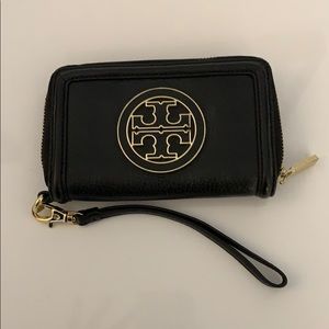 Black tory burch clutch